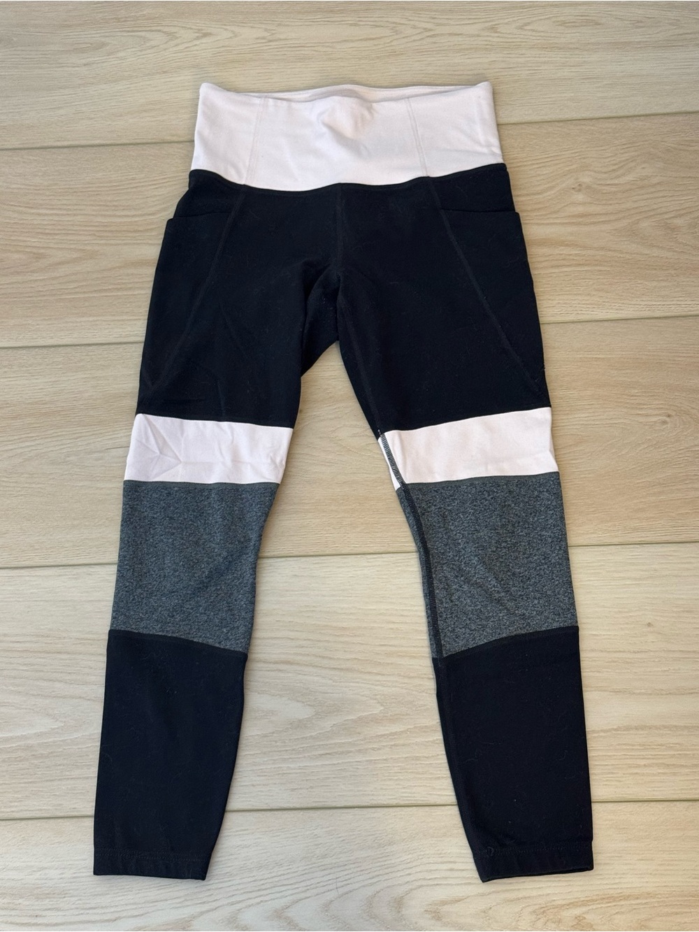Athleta 7/8 Salutation Stash Pocket Multicolor